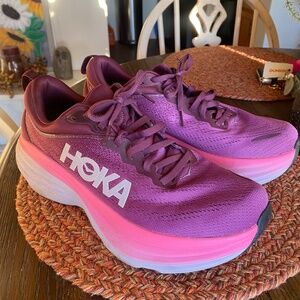 LADIES HOKA SIZE 10 BONDI 8